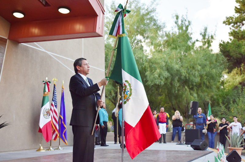 En el CC Winchester vibrante ceremonia por la independencia de México