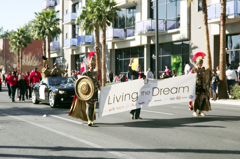 Con emotivo desfile celebran aniversario 91 de Martin Luther King