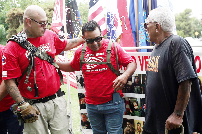  Veterano visita la mexicana Ciudad Juárez para ayudar a militares deportados