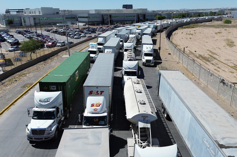 Texas vuelve a bloquear exportaciones mexicanas  ante incremento en el flujo migratorio