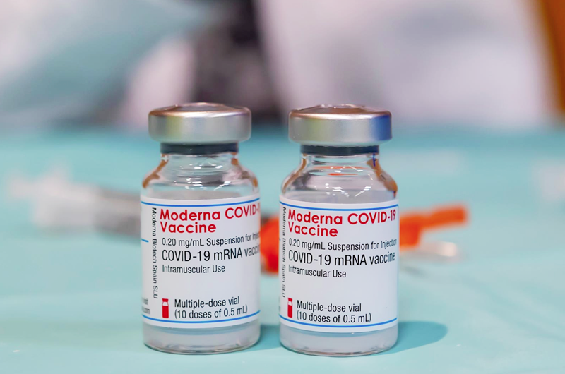 Médicos salvadoreños denuncian el desabastecimiento de las vacunas Pfizer y Moderna