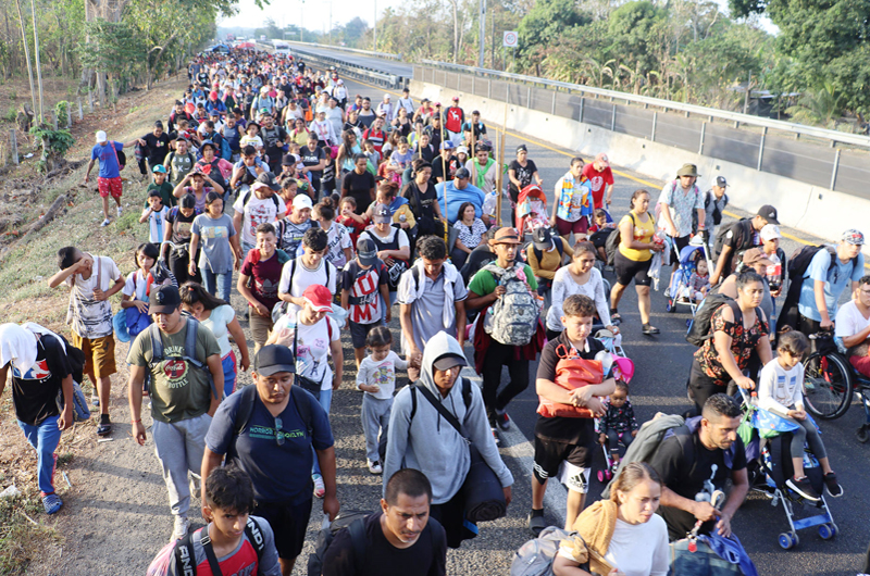 El ‘Viacrucis migrante’ pide libre tránsito para salir de la frontera sur de México