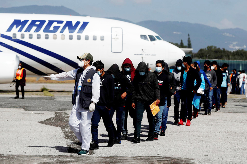 Mexicanos encabezaron deportaciones de EE.UU. en octubre, la mayor cifra en 10 años
