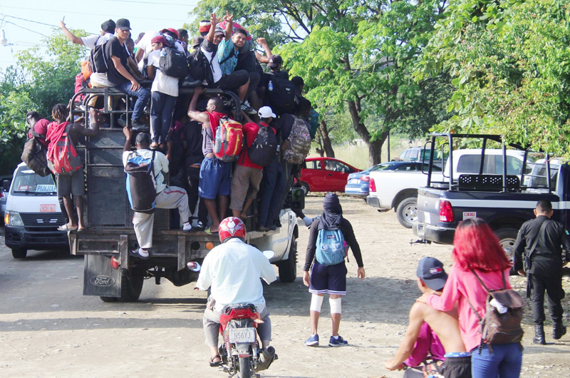 Nueva caravana migrante prosigue su avance por el estado de Chiapas