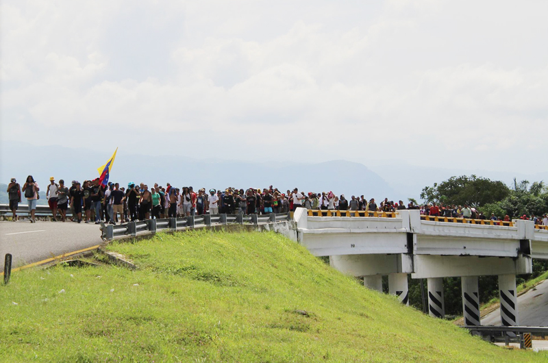 La Guardia Nacional de México cierra el paso a la caravana migrante