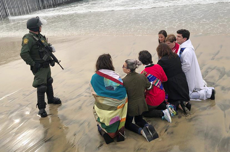 Detienen a 25 indocumentados que trataban de entrar por mar a California