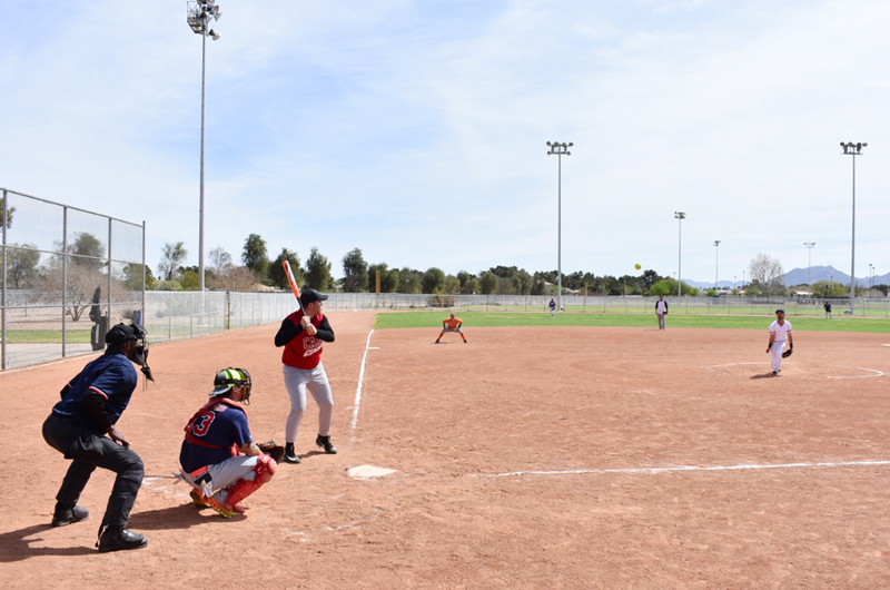 Un deporte para hacer amigos... El softbol, tan dinámico o más que el beisbol