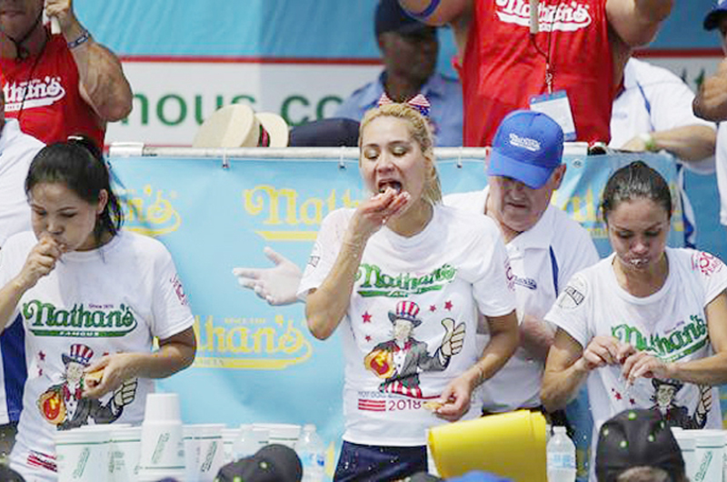 Mujer de Las Vegas ganó torneo entre comedores de hot dogs