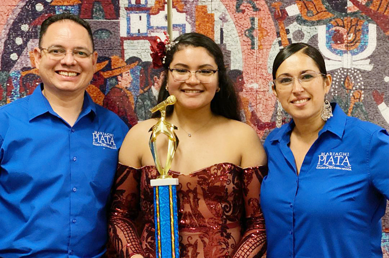 La hermosa voz y el premio de Debbie Carrillo