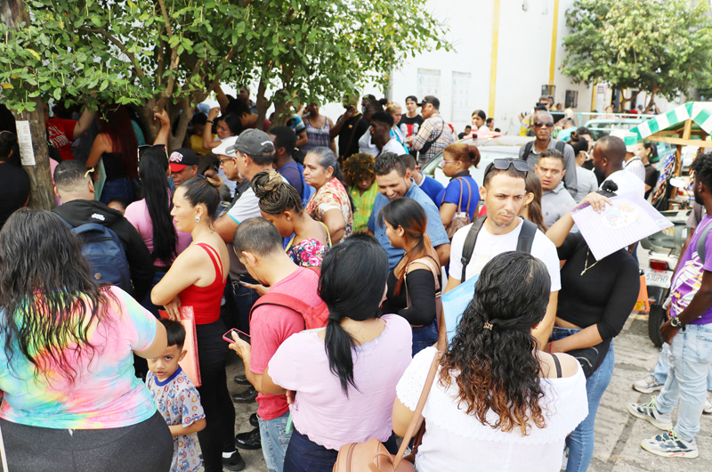Migrantes y religiosos realizan veladas contra la xenofobia en la frontera sur de México