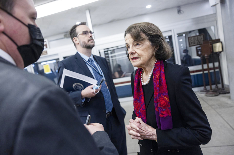 La senadora demócrata Dianne Feinstein anuncia su retiro