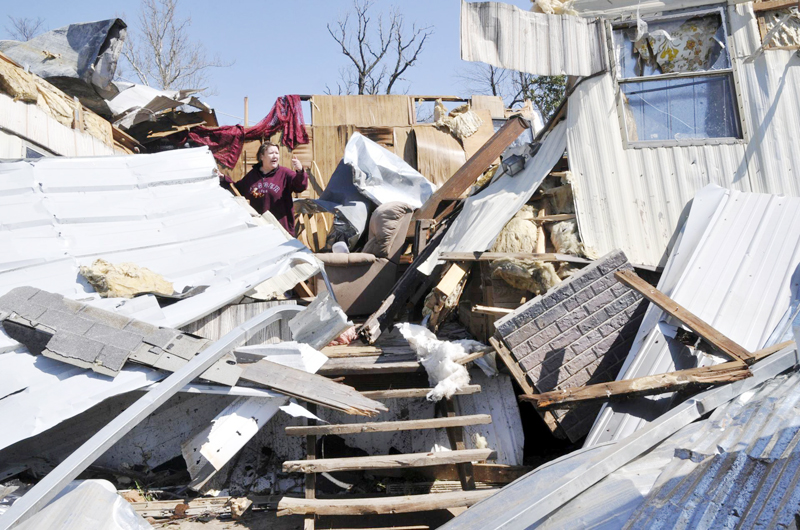 Tormenta “destructiva” con tornados deja cinco muertos en el centro de EEUU