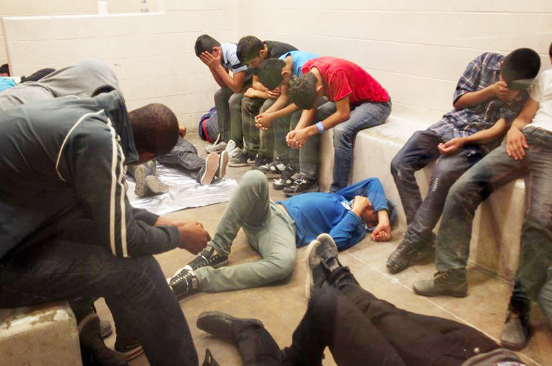 La Patrulla Fronteriza halla a 150 migrantes escondidos en un camión en el estado de Texas 