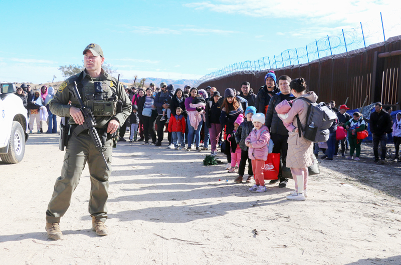 Luego que México aumentara detenciones cae la llegada de migrantes a EE.UU