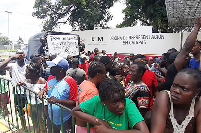 Cientos de africanos varados en Chiapas mantienen la esperanza de llegar a EUA
