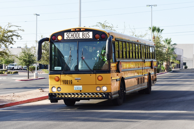 Autobús garantizado para alumnos que residen a dos o más millas de la escuela