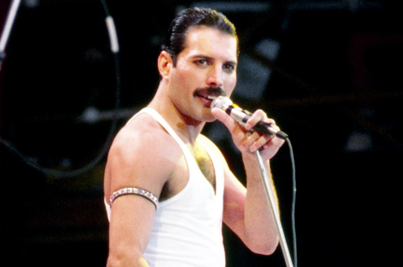 Recuerdan compañeros de Queen al cantante Freddie Mercury 