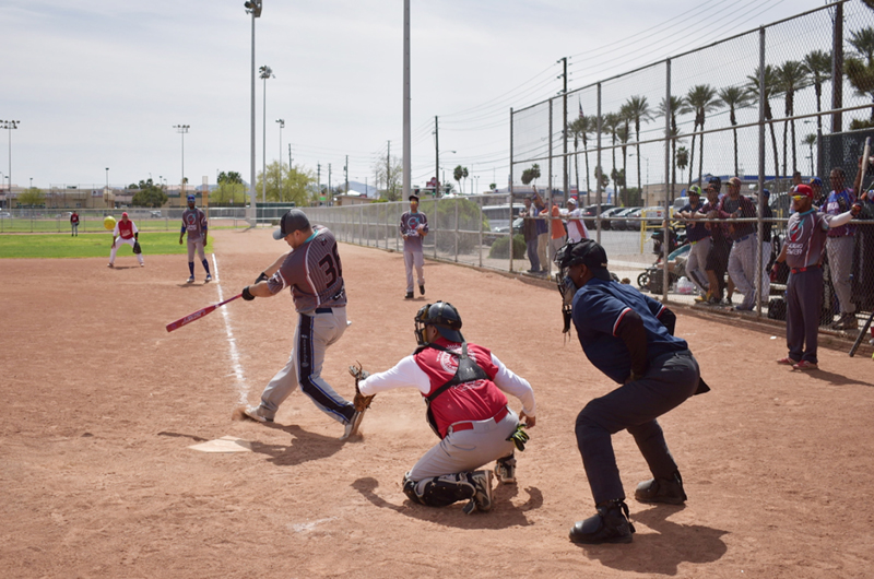 Dominicans Boys... Una máquina de jugar softbol