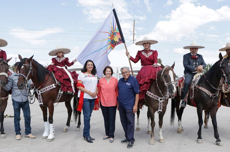 Mes de la Herencia Hispana: Los inmigrantes lucen orgullosos su bandera