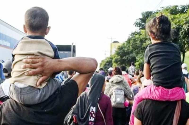 Más de mil niños viajan en la caravana migrante sin saber a dónde van