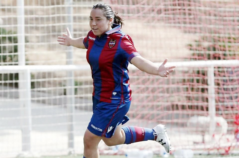 Mexicana Charlyn Corral se mantuvo como líder goleadora en España