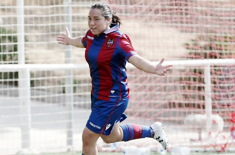 Mexicana Charlyn Corral se mantuvo como líder goleadora en España