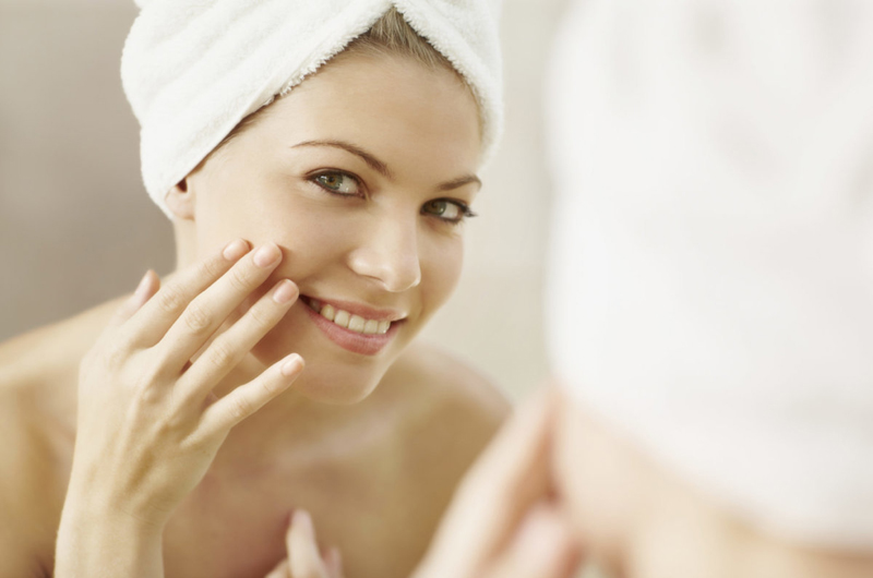 Use productos efectivos para el cuidado de la piel y el rostro