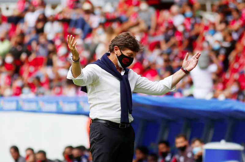 El Toluca destituye al entrenador argentino Hernán Cristante