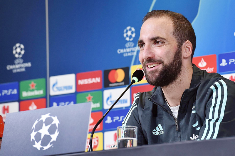 Gonzalo Higuaín anunció su retirada 