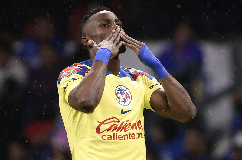 El colombiano Quiñones viaja con el Tri a Tegucigalpa para enfrentar a Honduras