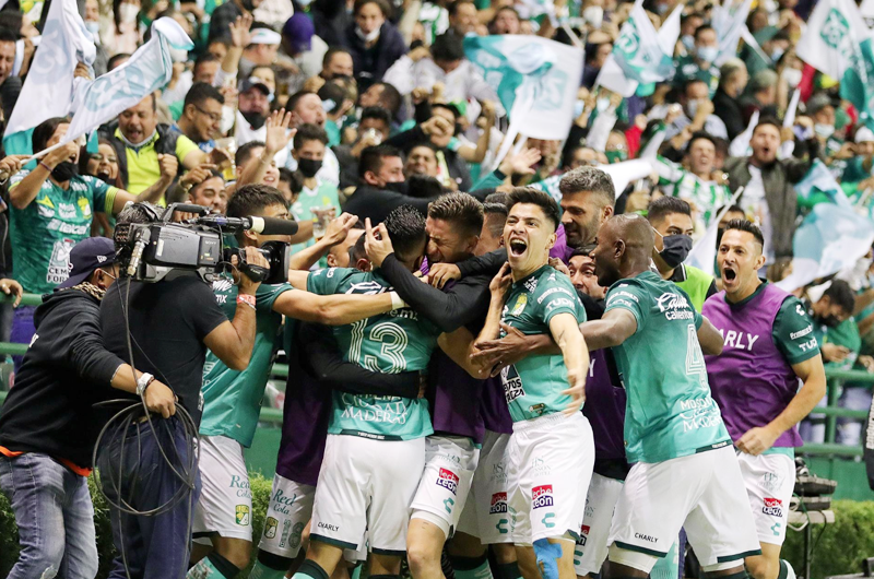 El ecuatoriano Ángel Mena anota dos goles y pone al León en la final