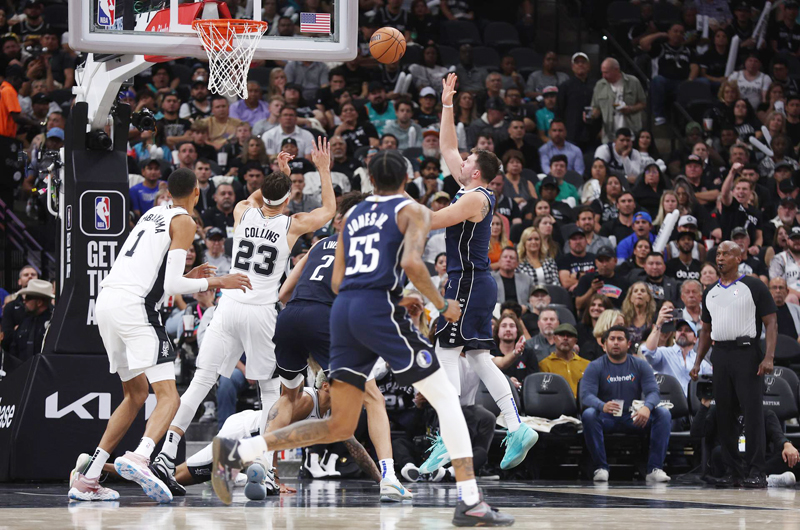 Wembanyama se estrella contra Doncic en su debut en la NBA