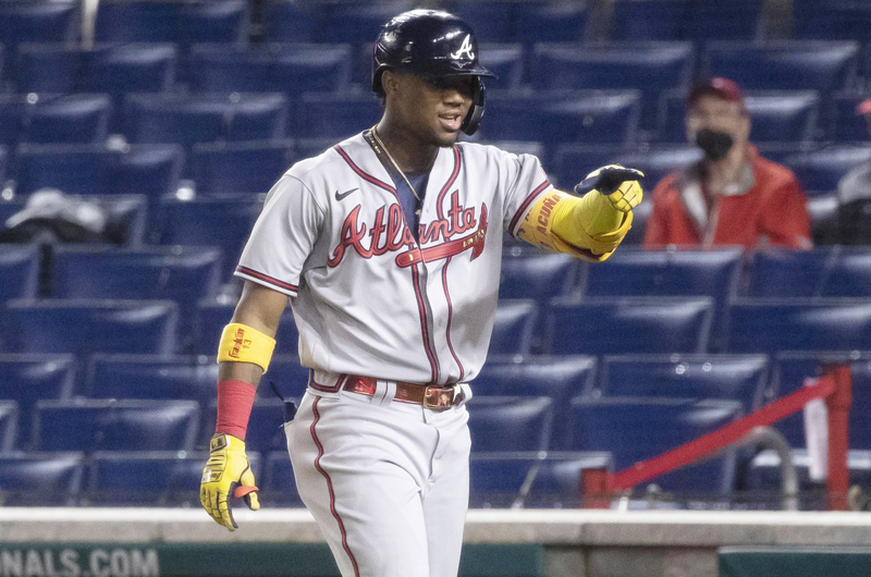 Los Bravos alcanzan a los Metros con dos jonrones de Ronald Acuña 