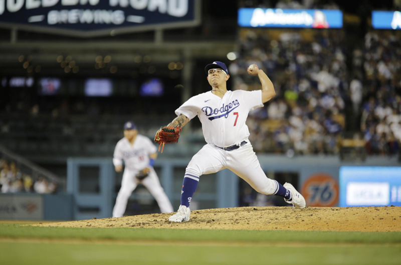 El mexicano Julio Urías pasa unas cinco horas bajo arresto por presunta violencia doméstica