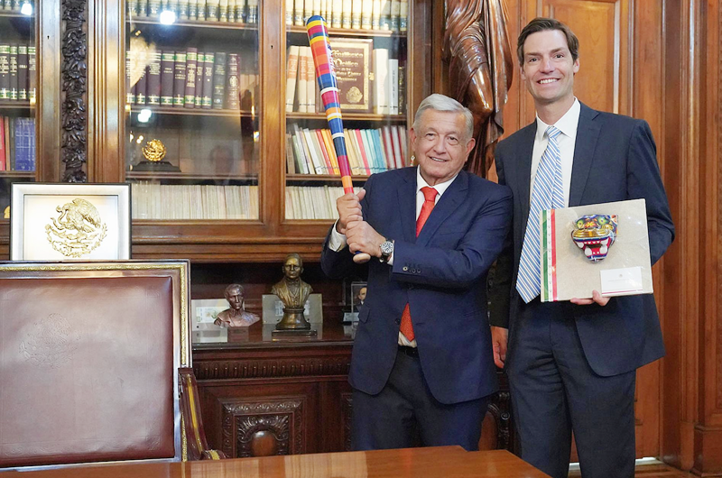 El presidente López Obrador se reúne con directivos de Padres y Gigantes