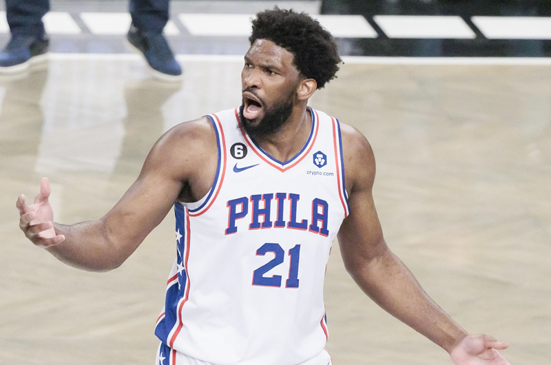 Embiid destroza a los Lakers