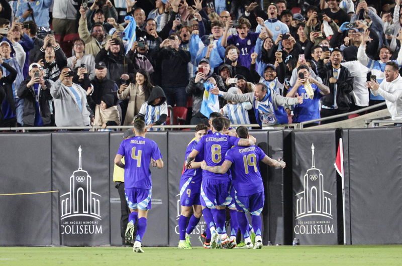 Argentina saca su orgullo, supera susto y sin Messi doblega a Costa Rica