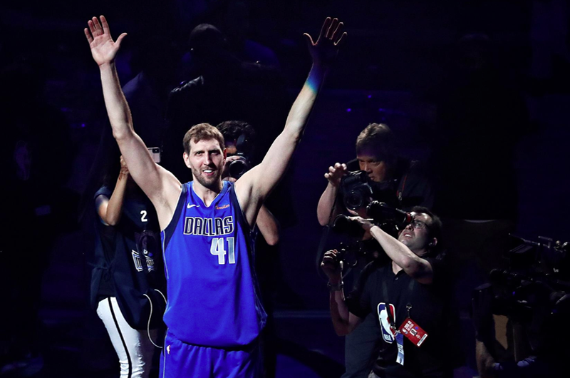 Los Dallas Mavericks retiran el número 41 en honor a Dirk Nowitzki