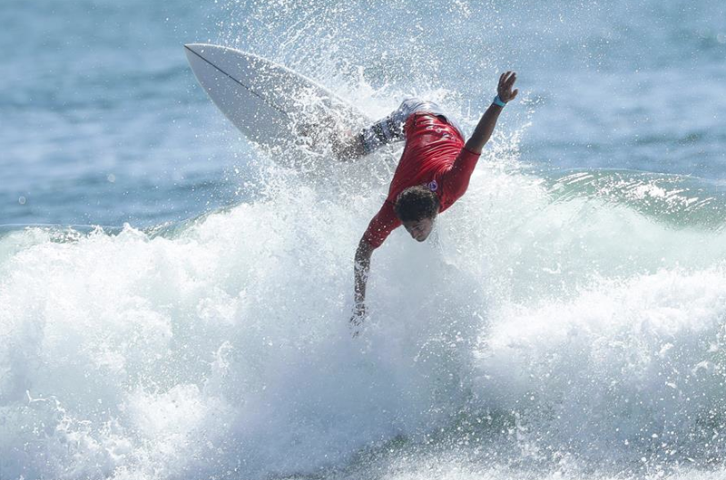 Más de 100 surfistas compiten en torneo Latinoamericano en El Salvador