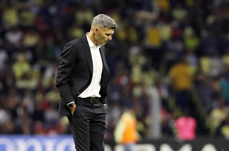 El América de México acepta la renuncia del argentino Fernando Ortiz como entrenador 