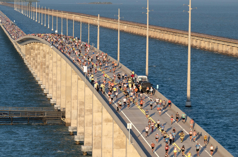 La carrera del puente de las Siete Millas atrae a MIL 500 corredores en Miami