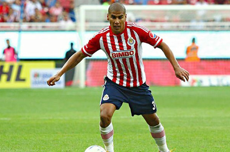 Carlos Salcido explicará salida de Chivas y su futuro