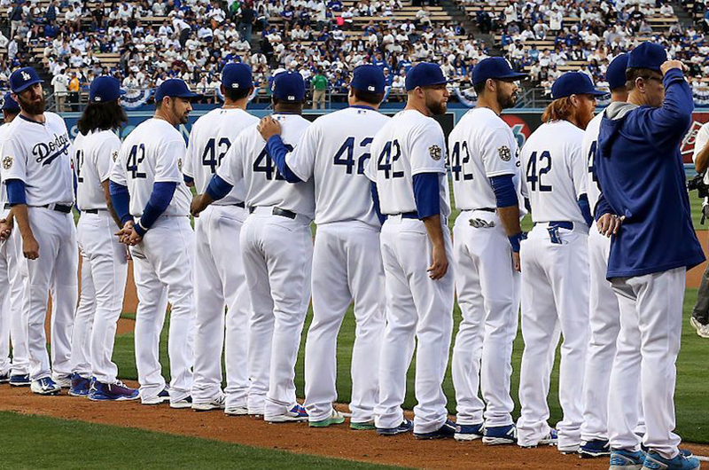 Jugadores y Grandes Ligas buscan integrar la justicia social con el béisbol