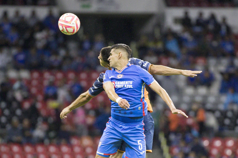 El peruano Luis Abram sale del Cruz Azul y regresará al Granada