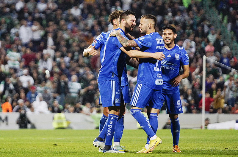 Los Tigres del argentino Cocca golean al Santos Laguna en su estadio