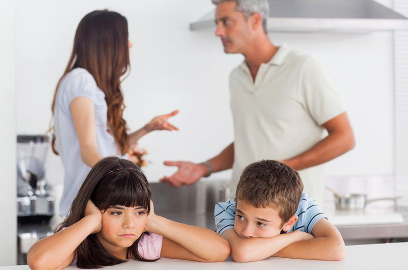 Al divorciarse... ¿quién se queda con los hijos?