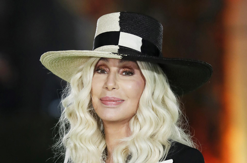 Cher pide la tutela temporal financiera de su hijo Elijah Blue Allman de 47 años 