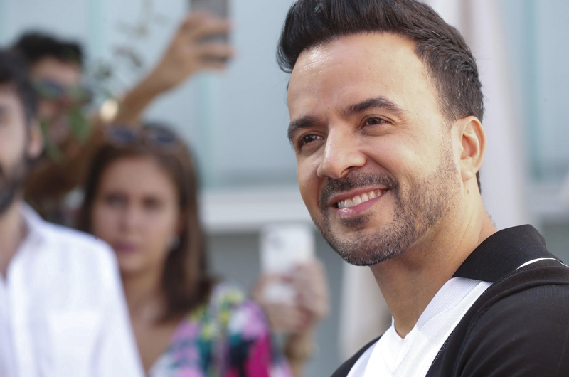 Luis Fonsi y Eva Longoria entre los artistas que participan en la Navidad de Disney 