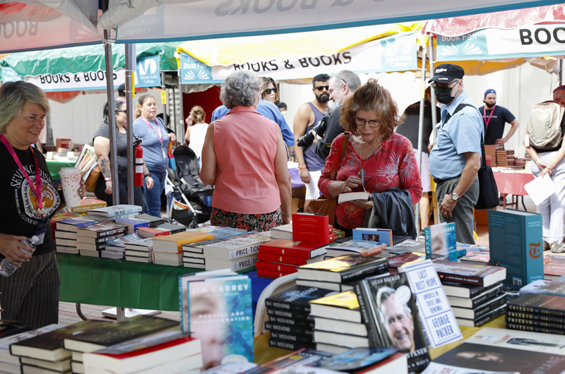 Arranca la Feria del Libro de Miami con la música como invitada especial 