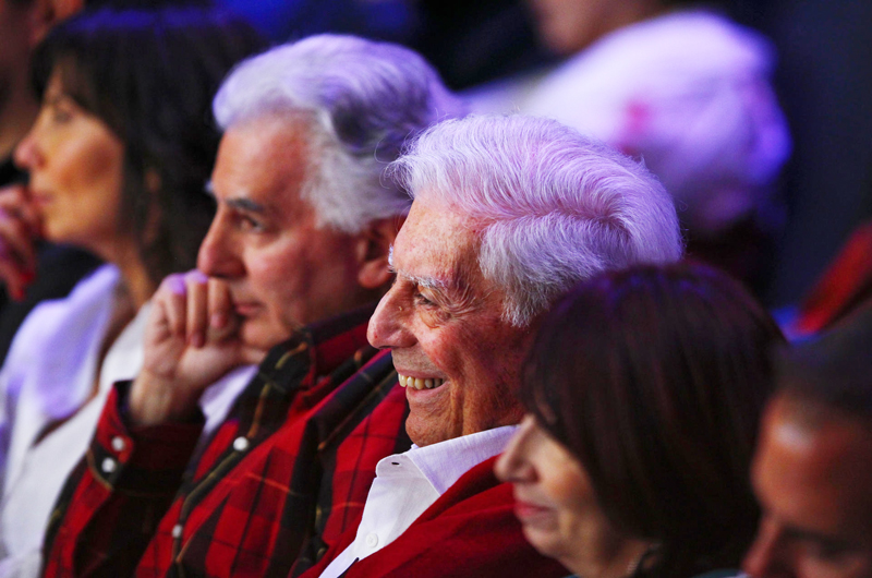 Escritores analizan literatura en mundo postapocalíptico en la Bienal Mario Vargas Llosa